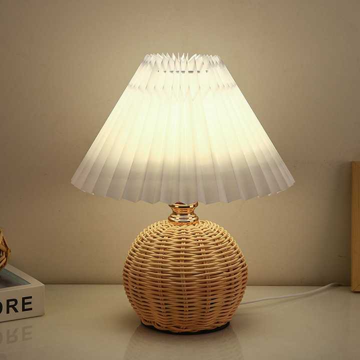 Skanto | Moderne Bordlampe med Hvit Plisserte Skjerm