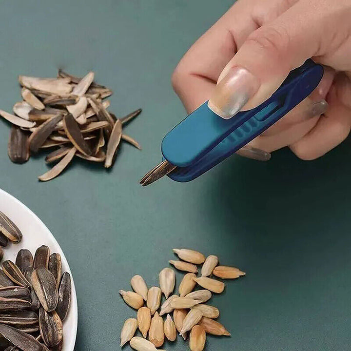 Skanto | Peanut Seed Peel Plastic Peanut Clip