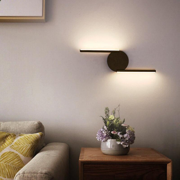 Skanto | Buet vegglampe i aluminium i moderne stil