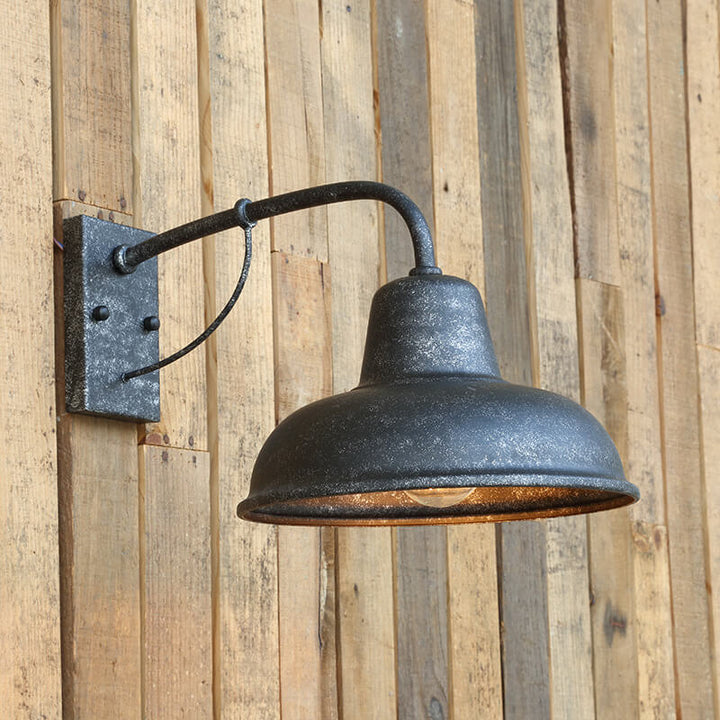 Vintage Iron Barn Vanntett Utendørs 1-Lyskilde Vegglampe | Skanto