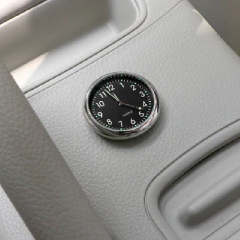 AutoTime Mini Analog Klokke – Selvklebende og Stilleggende Design for Bilinteriør Skanto