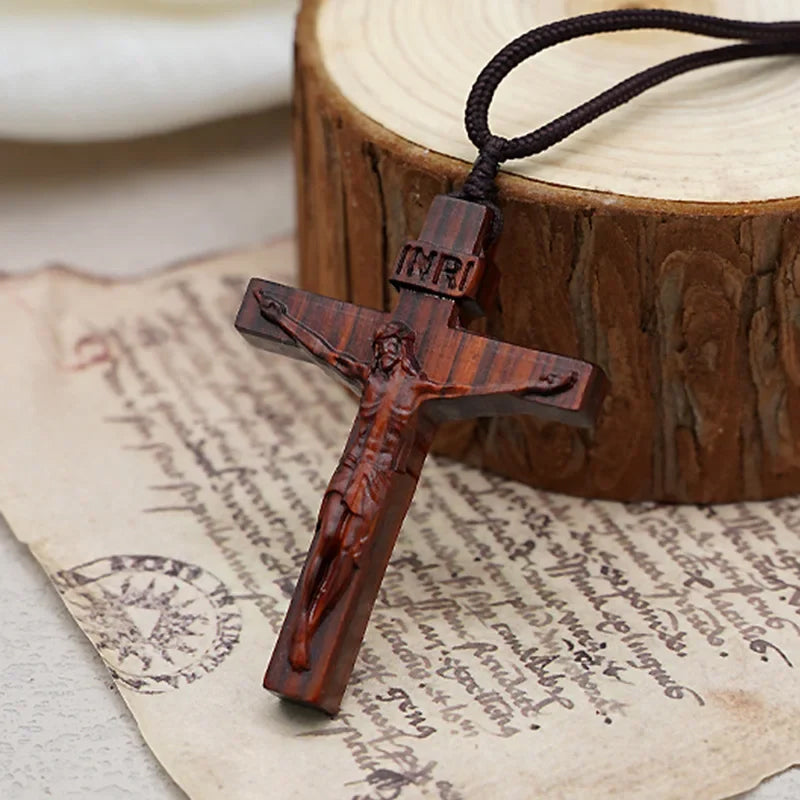 Skanto | Jesus-Kors-Halskjede laget av Tre