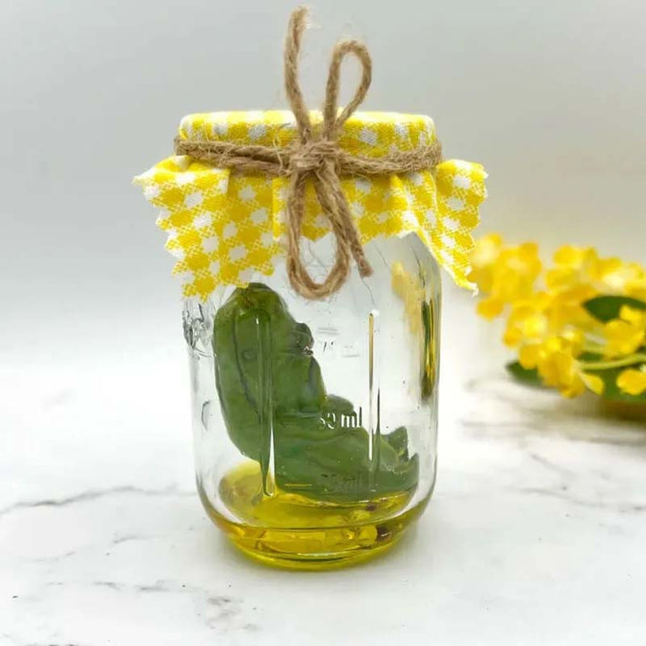 Skanto | Grumpy Pickle in a Jar skulptur