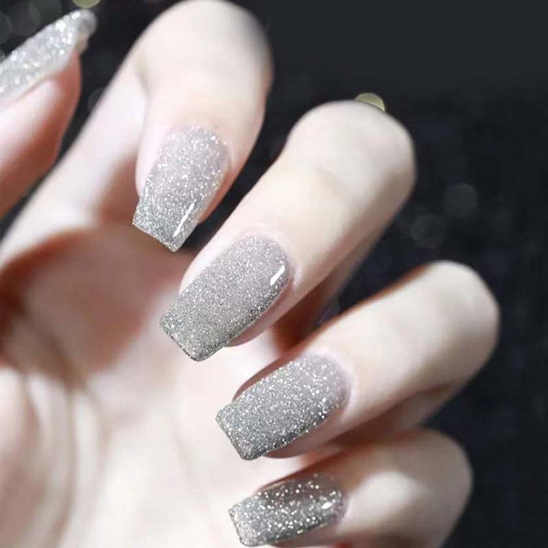 Glitter og diamant neglelakk (8ml) | Skanto