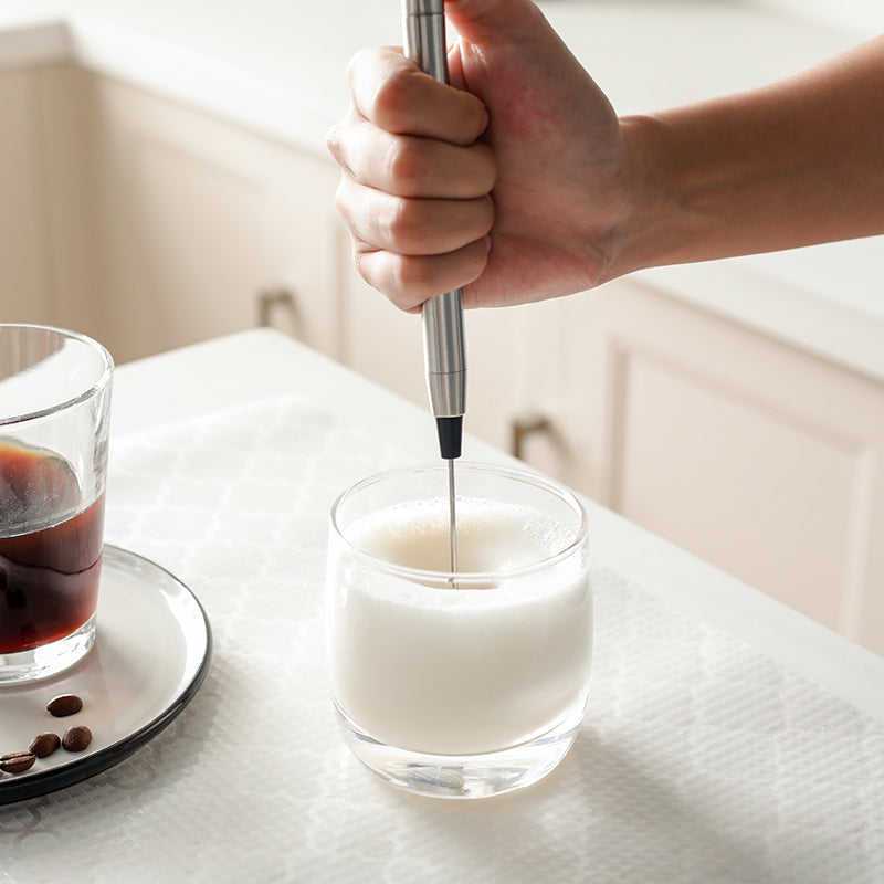 Skanto | Håndholdt akku-melkeskummer / skumtilbereder med rustfritt stål-visp, for Bulletproof Coffee, Latte, Cappuccino, varm sjokolade og mer
