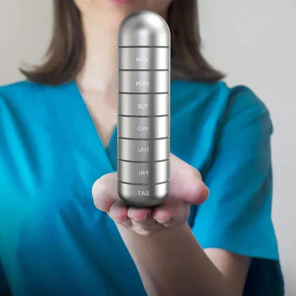 Skanto | MediSafe Weekbox – Vanntett aluminium pilleorganisator med 7 rom