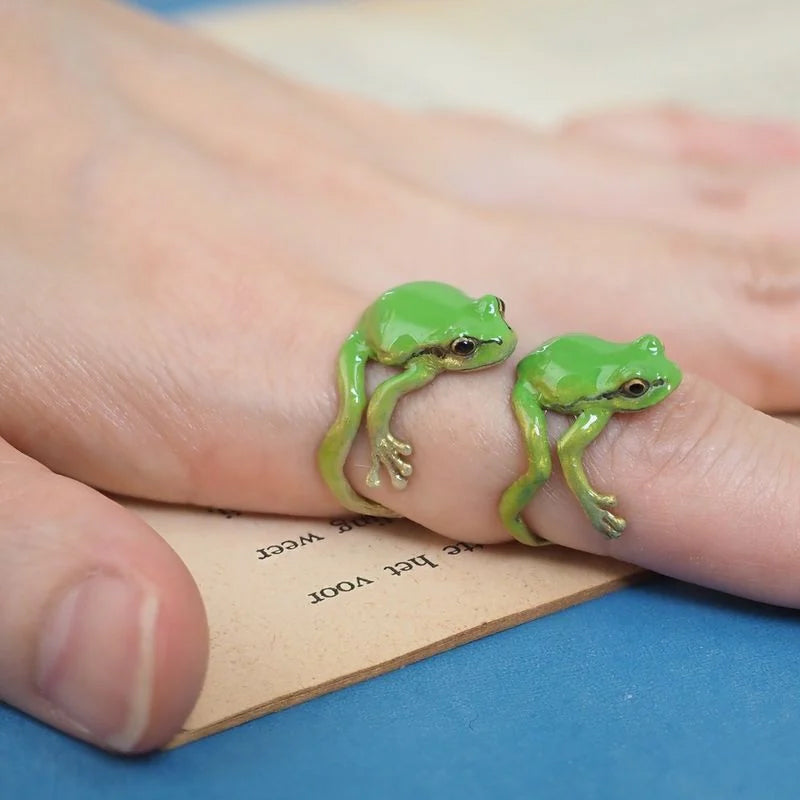 Skanto | Latest-tree Frog Ring & Earrings