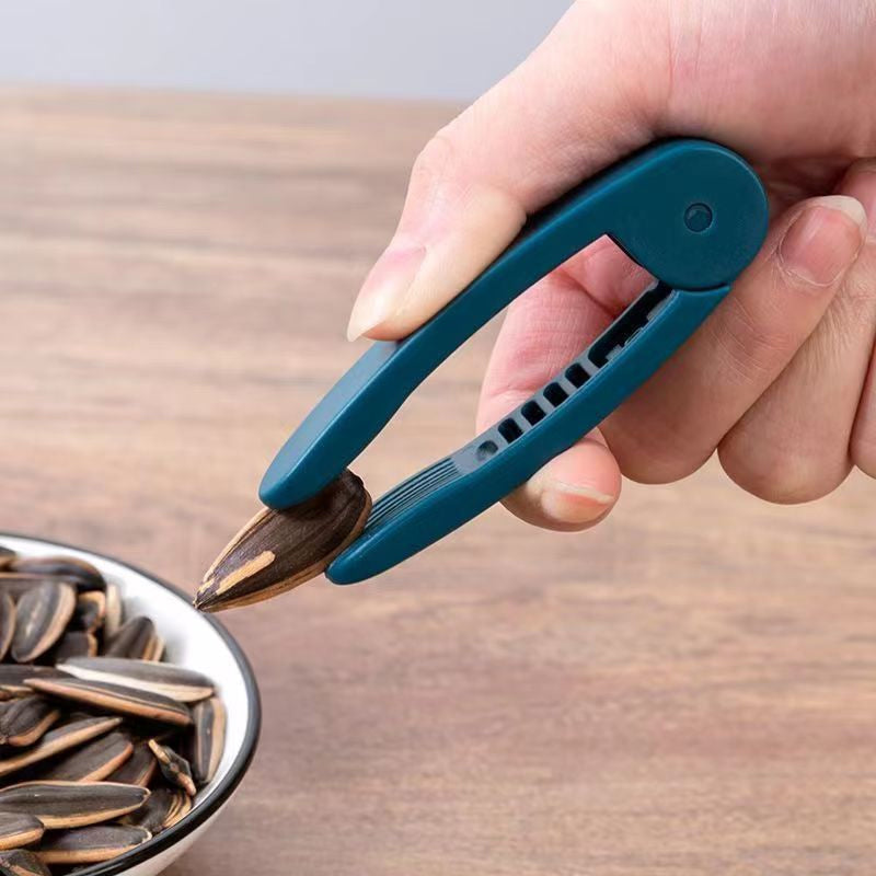 Skanto | Peanut Seed Peel Plastic Peanut Clip