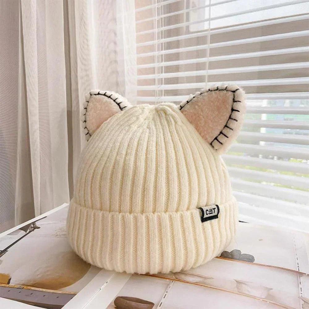 Skanto | Kattenoor Vinterlue CosyCharm – Myk strikket lue for kvinner med leken utseende