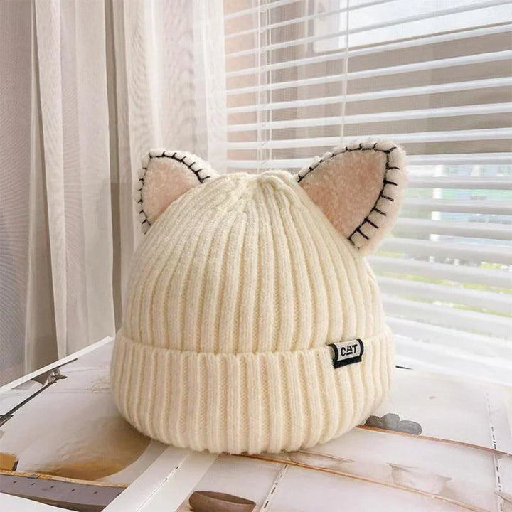 Skanto | Kattenoor Vinterlue CosyCharm – Myk strikket lue for kvinner med leken utseende
