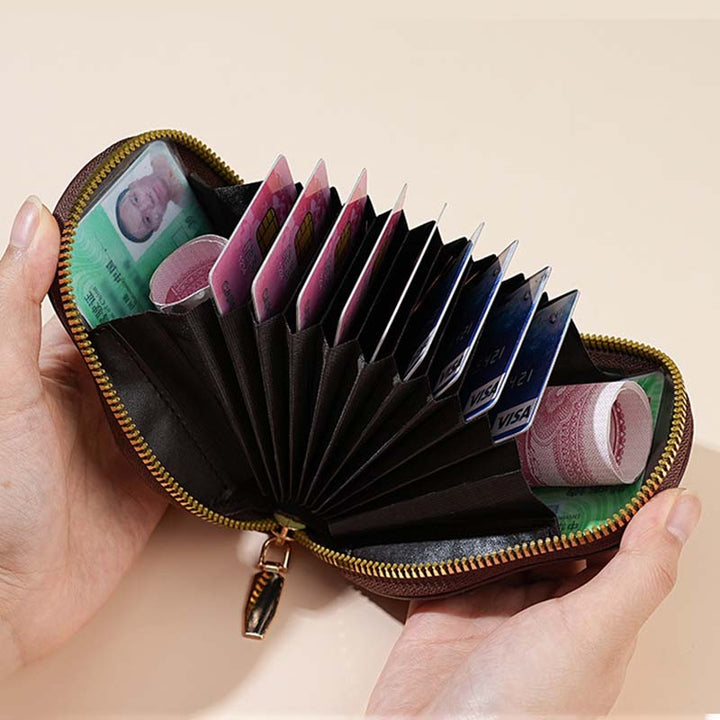 Skanto | Avocado-shaped multifunctional card holder