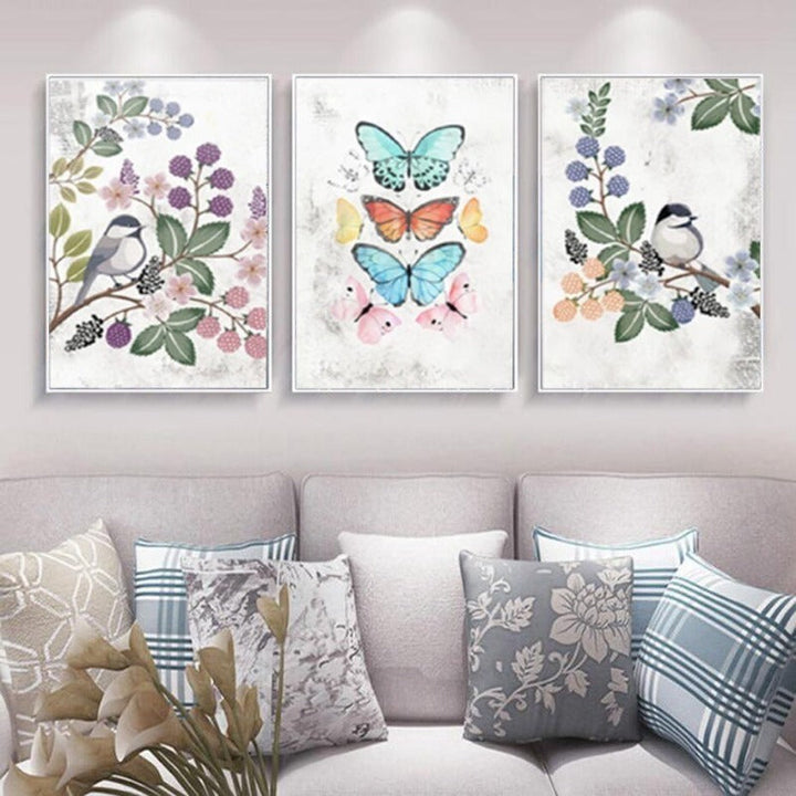 Nordisk vintage lerretsbilde med blomster, fugler og sommerfugler