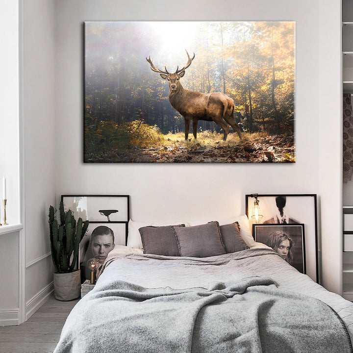Majestetisk hjort i skogen - lerret veggkunst maleri