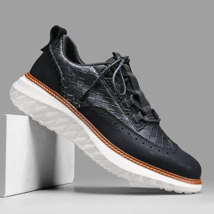 Vevde skinnsneakers med brogue-detaljer og kontrastsåle