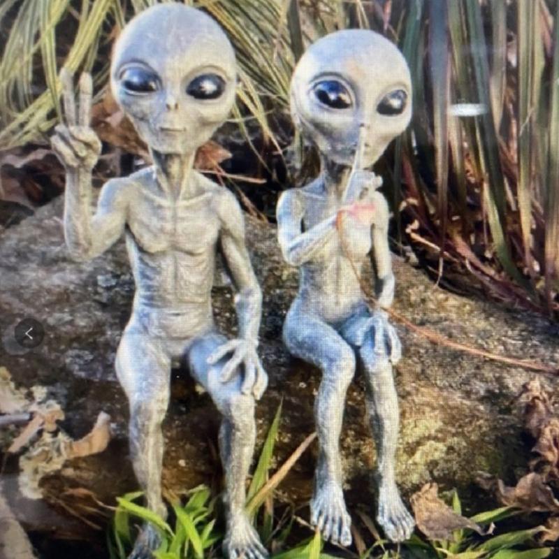 Alien Garden Statue | Skanto