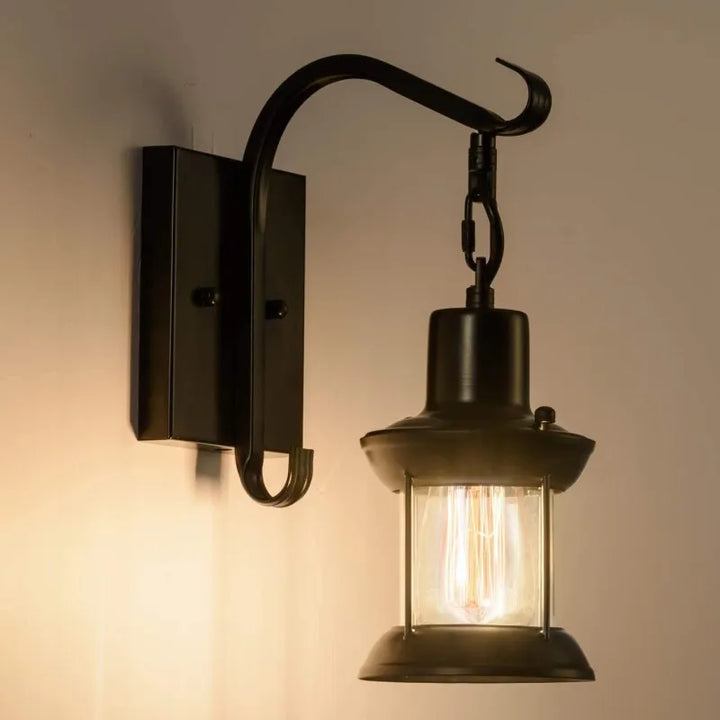 Skanto | Vegglampe med vintage glasskjermdesign