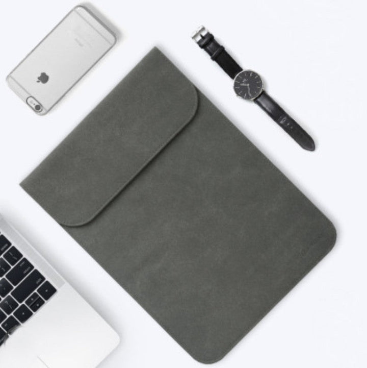 Skanto | Bærbar ultra-tynn laptophylse, med slank design, delikat fluff og usynlig magnetlås