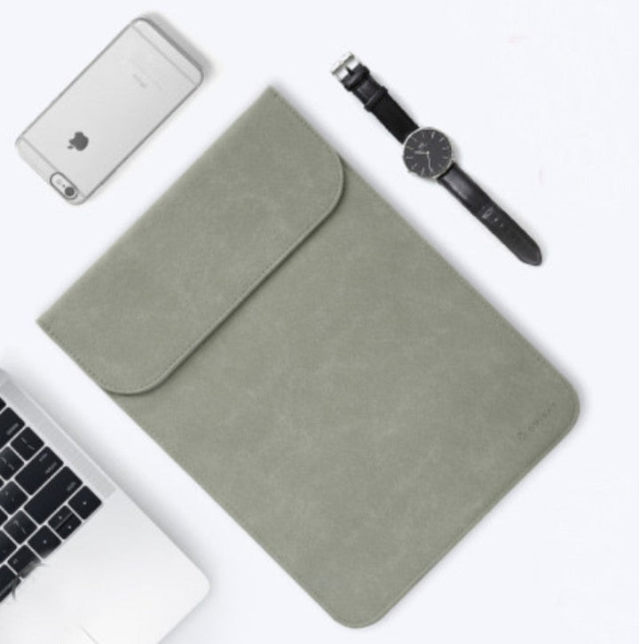Skanto | Bærbar ultra-tynn laptophylse, med slank design, delikat fluff og usynlig magnetlås