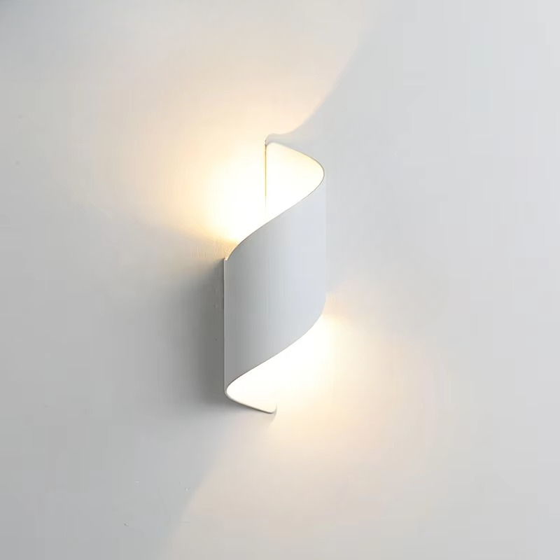 Elegante, i zwei Richtungen abstrahlende LED-Außenwandleuchte