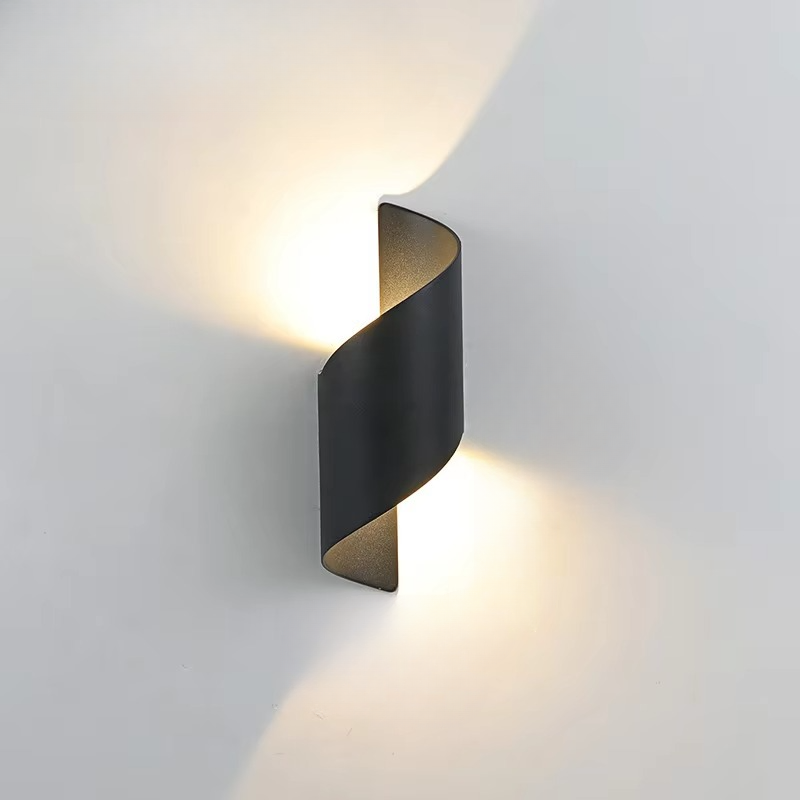 Elegante, i zwei Richtungen abstrahlende LED-Außenwandleuchte
