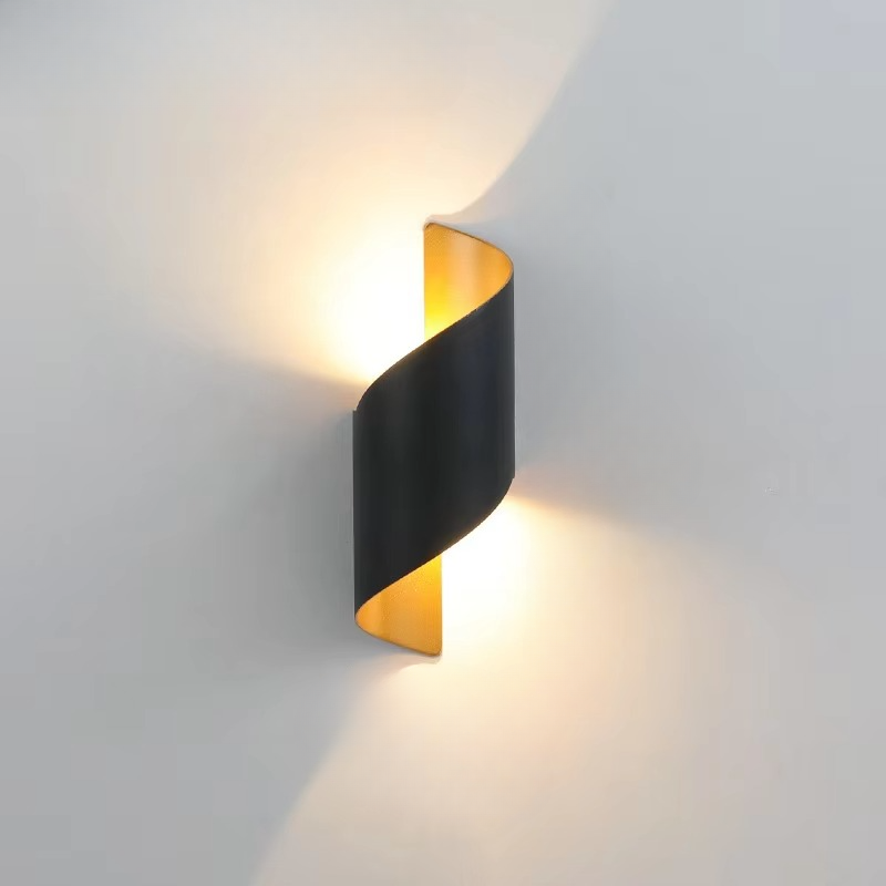 Elegante, i zwei Richtungen abstrahlende LED-Außenwandleuchte