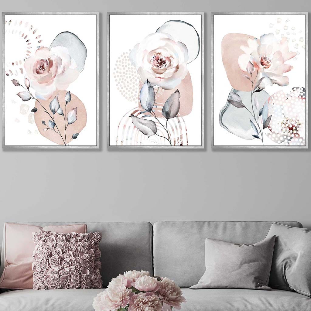 Abstrakte kunsttrykk med blomster i rosa og grått