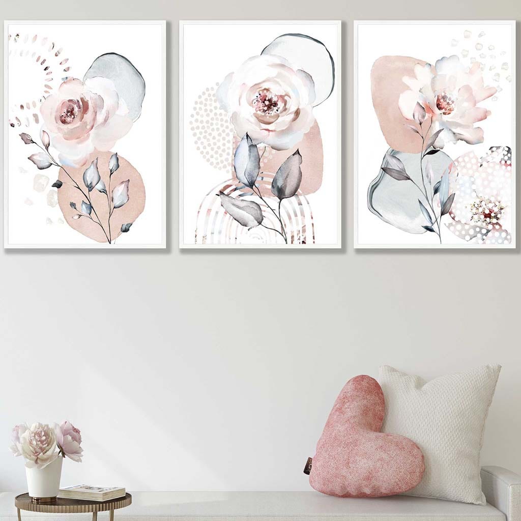 Abstrakte kunsttrykk med blomster i rosa og grått