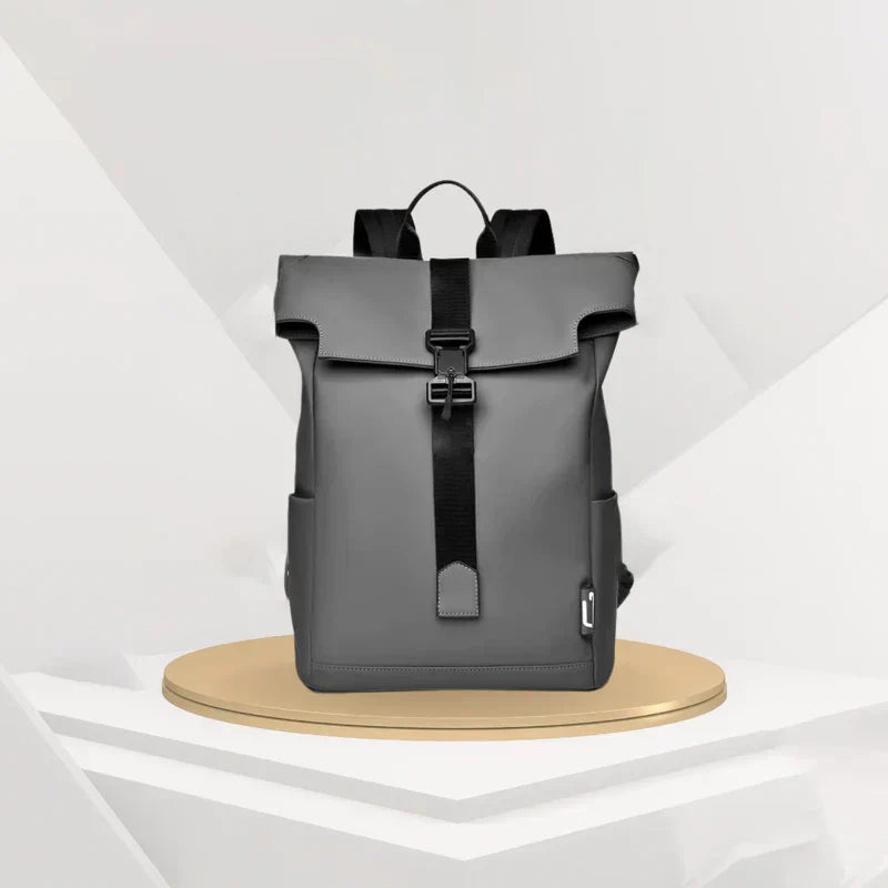Skanto | Vanntett Reise- & Pendler-Ryggsekk – USB, Lett & Romslig