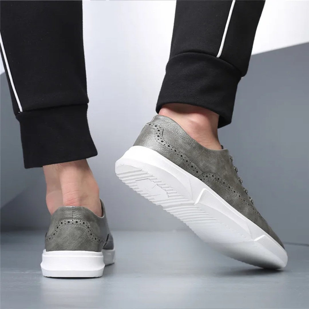 Brogue-sneakers i skinn med gummisåle