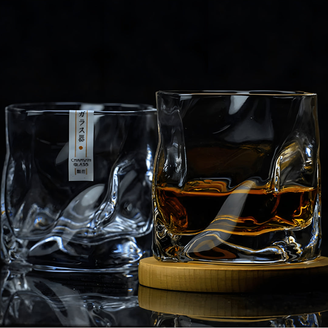 Whiskyglass i Edo Kiriko-stil – håndskåret med et unikt krølledesign