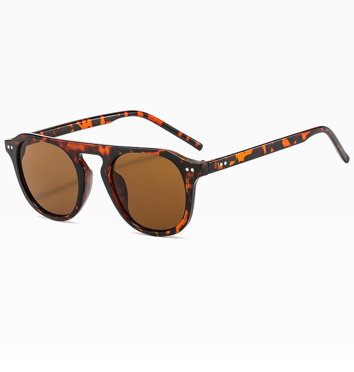 Dame klassisk solbrille med kvadratisk ramme og polarisert glass Skanto