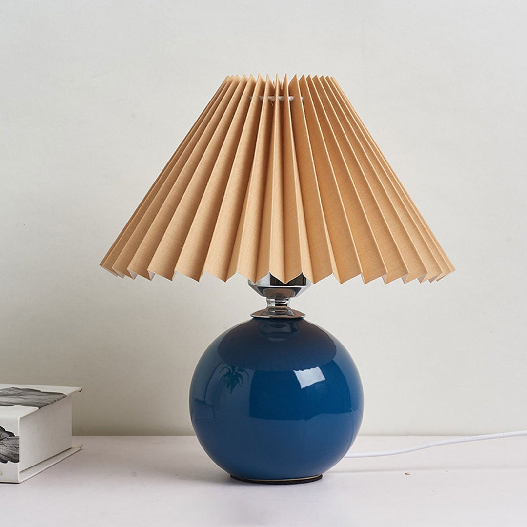 Skanto | Nordisk minimalistisk 1-lampe bordlampe laget av keramikk med folder