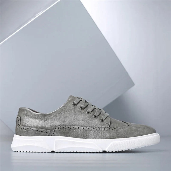Brogue-sneakers i skinn med gummisåle