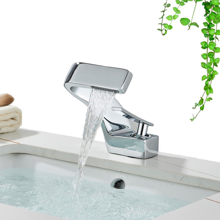 Skanto | Modern design curved faucet