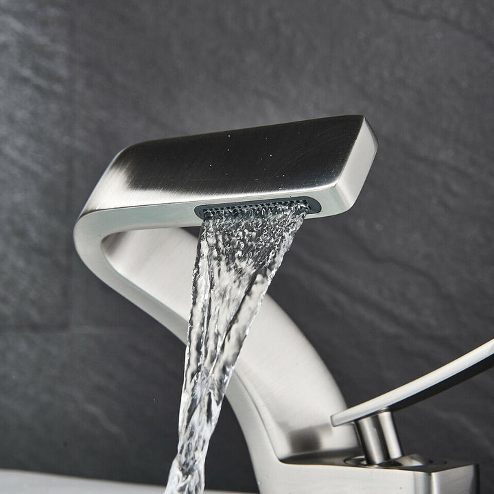Skanto | Modern design curved faucet