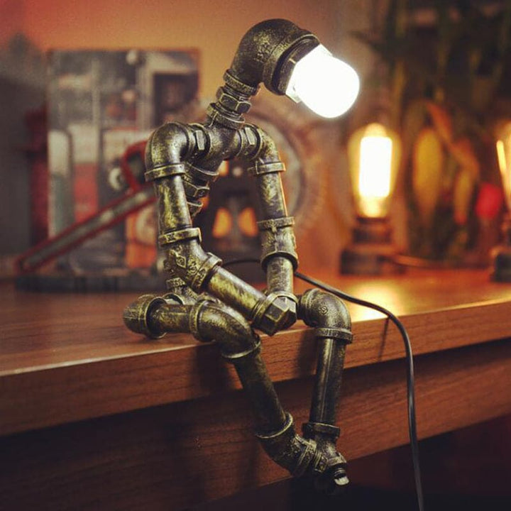 Skanto | RoboShine – Robust Robotlampe laget av jern