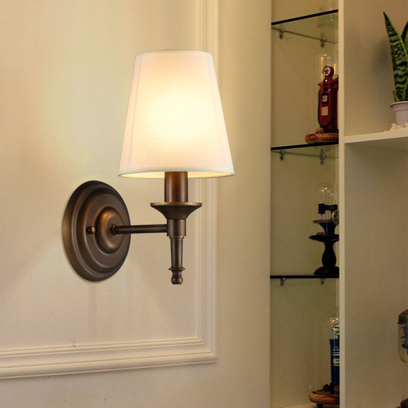 Single Wall Mount Light Minimalisme Tapered Drum Stoffe Veggbelysning for Korridor | Skanto