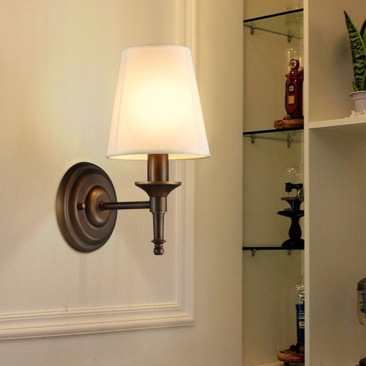 Single Wall Mount Light Minimalisme Tapered Drum Stoffe Veggbelysning for Korridor | Skanto