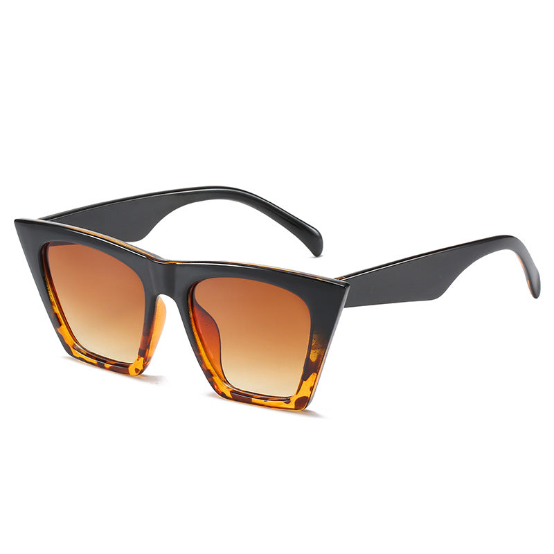 Dame stilige solbriller i oppsiktsvekkende leopardmønster Skanto