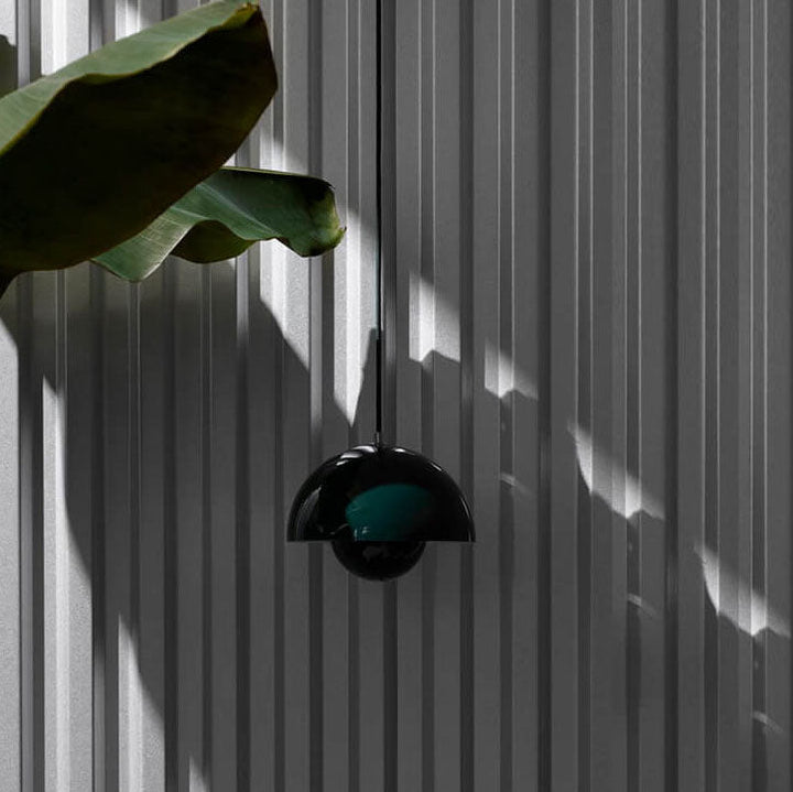 Skandinavisk pendellampe – Elegant, en-armet, halvsirkelformet lampe for stue og soverom