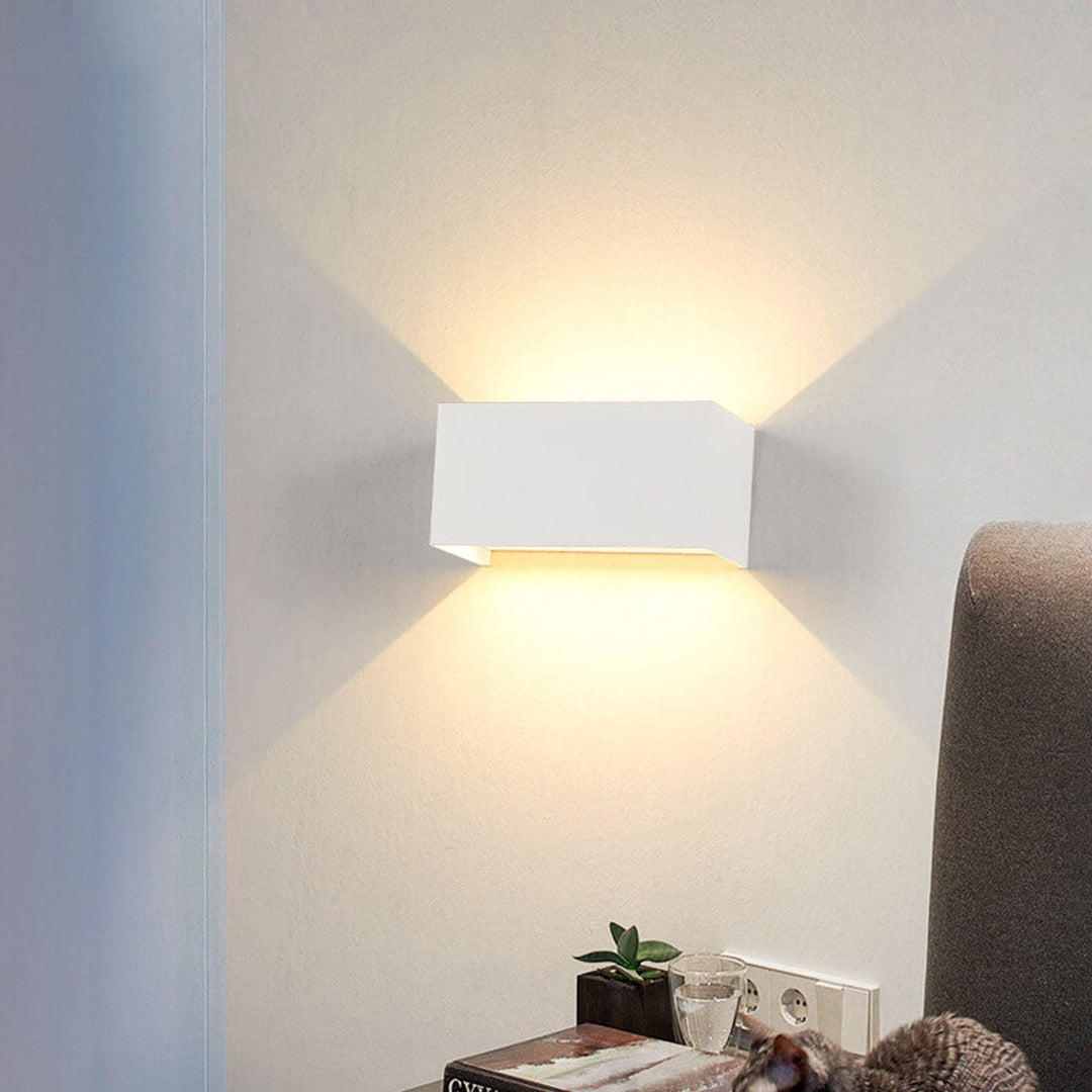Moderne Utendørs Vannavstøtende Rektangulær LED Opp og Ned Belyst Utendørs Vegglampe | Skanto