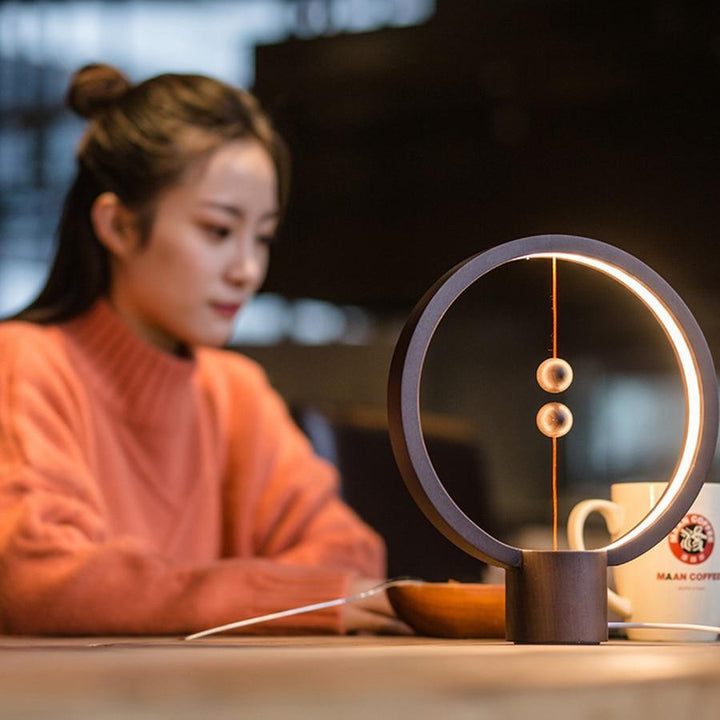 Tao - Moderne Nordisk Magnetisk Balans LED Lampe | Skanto