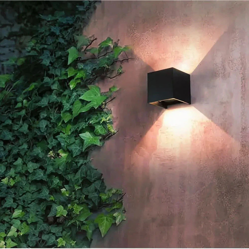 Skanto | Moderne svart aluminium vegglampe