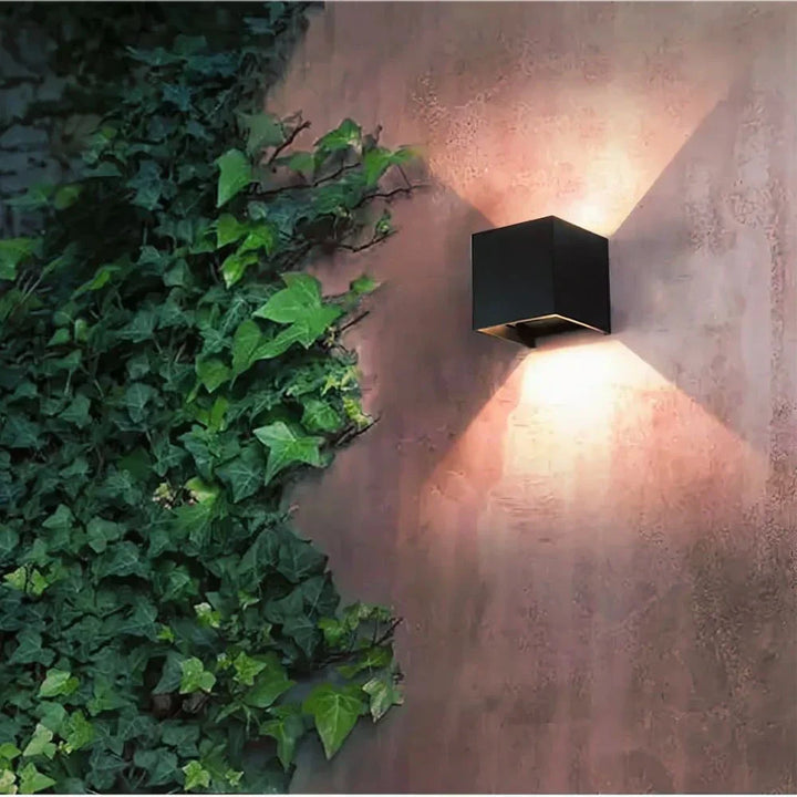 Skanto | Moderne svart aluminium vegglampe