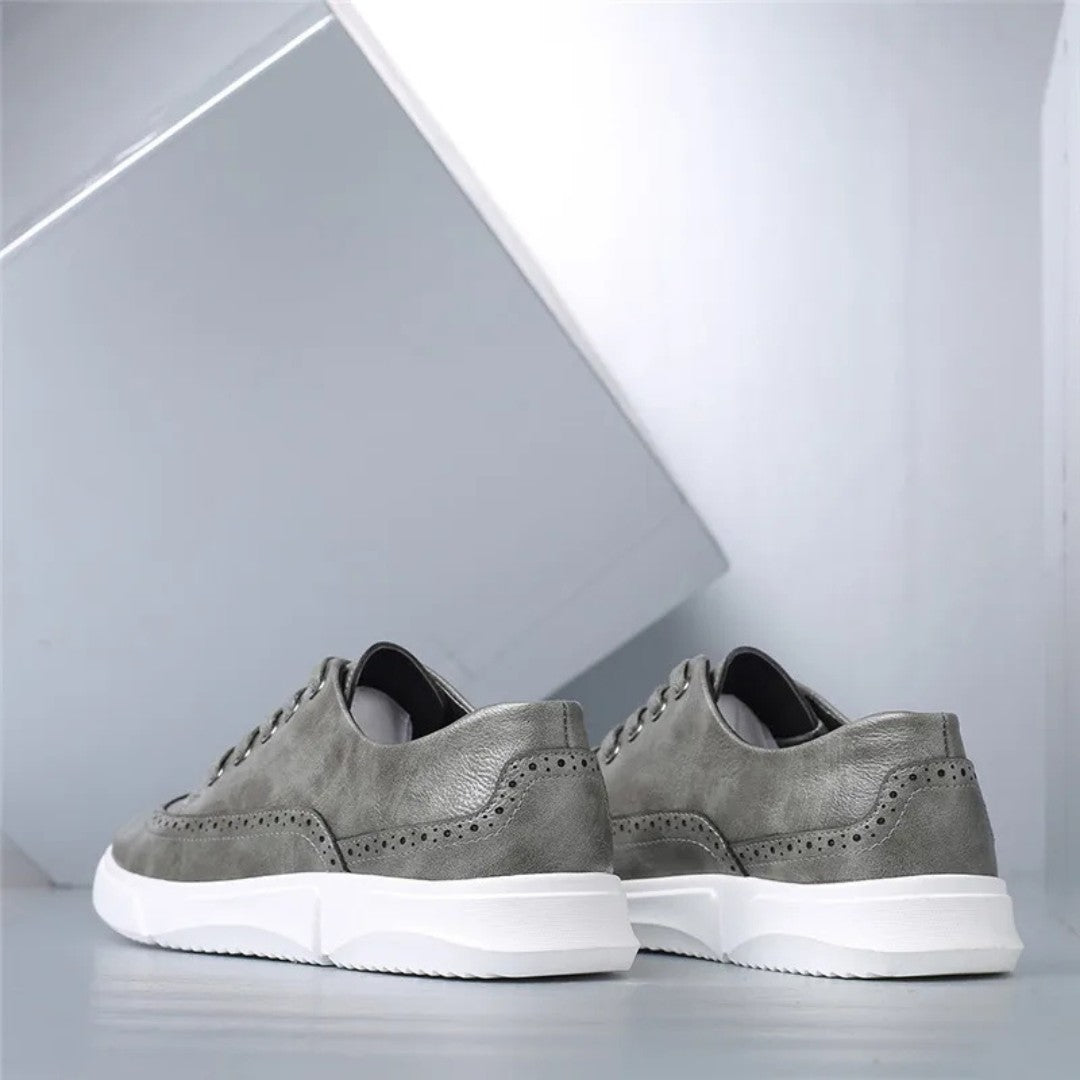 Brogue-sneakers i skinn med gummisåle