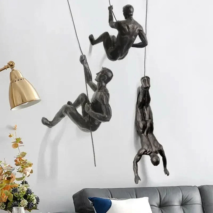 Skanto | Klatrende Mann Vegg Skulptur Sett – Moderne Harpiks Kunst
