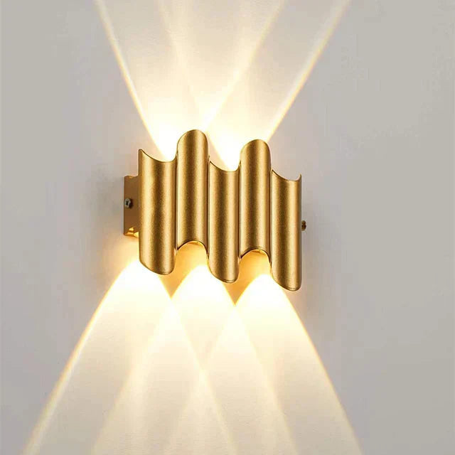 Moderne vegglampe med naturlig glød | Skanto
