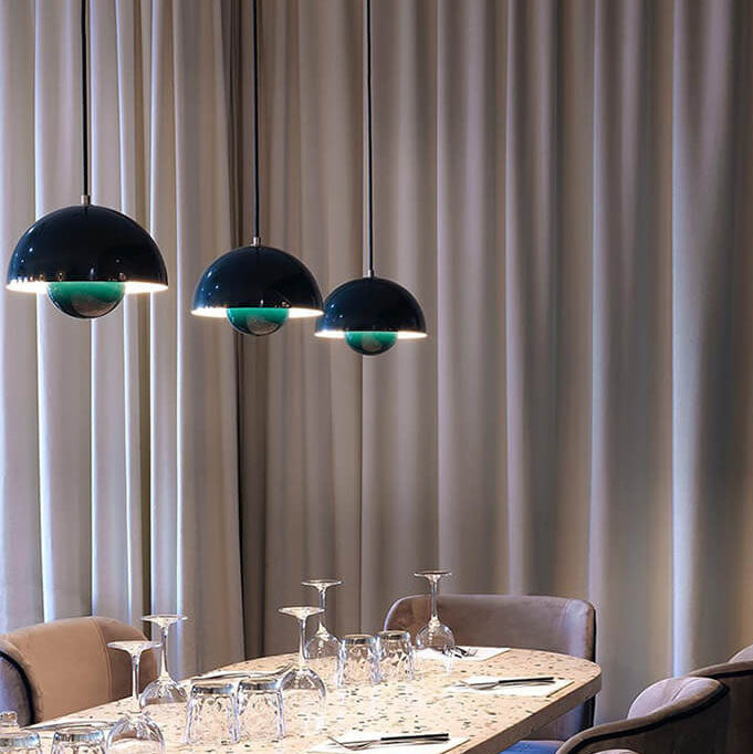 Skandinavisk pendellampe – Elegant, en-armet, halvsirkelformet lampe for stue og soverom