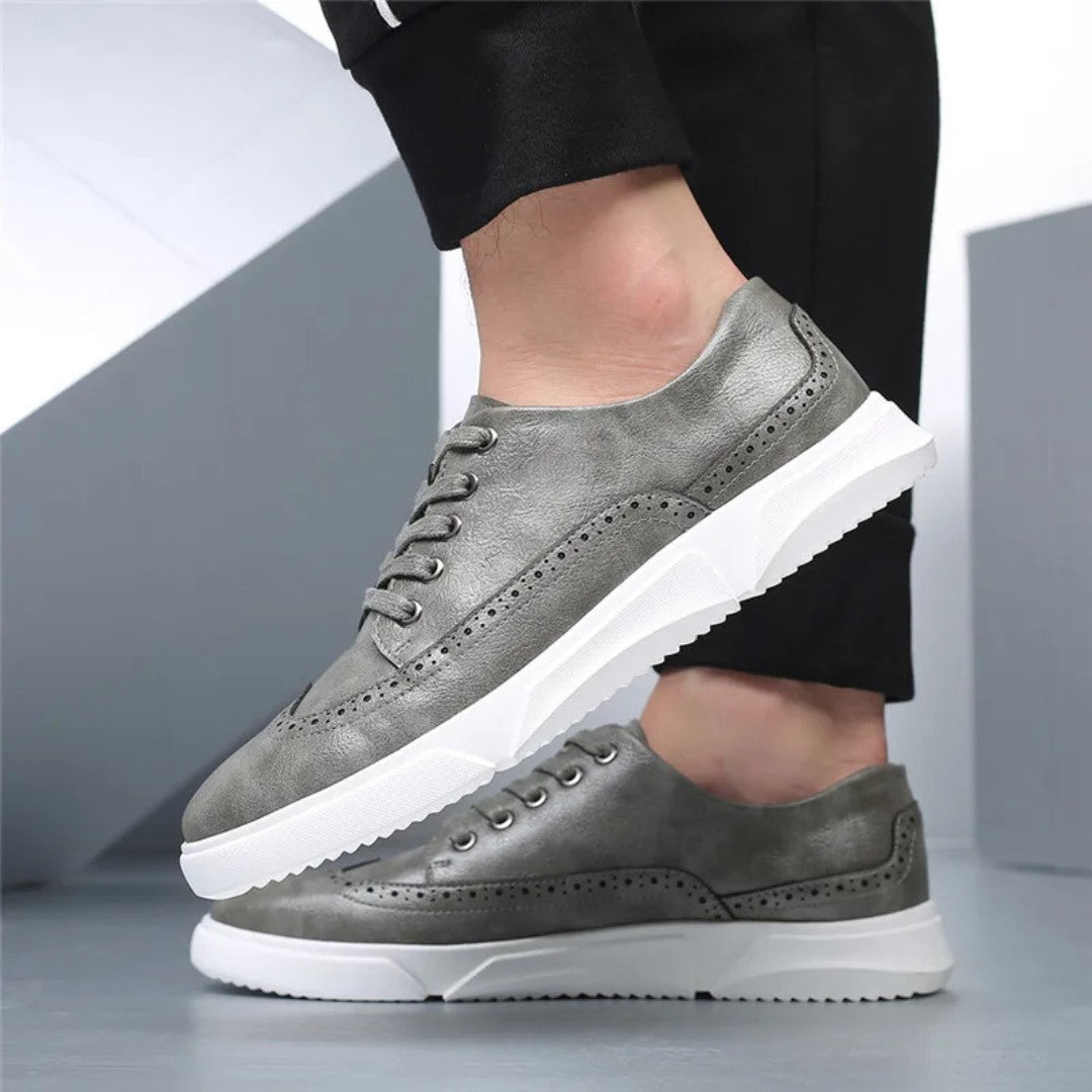Brogue-sneakers i skinn med gummisåle