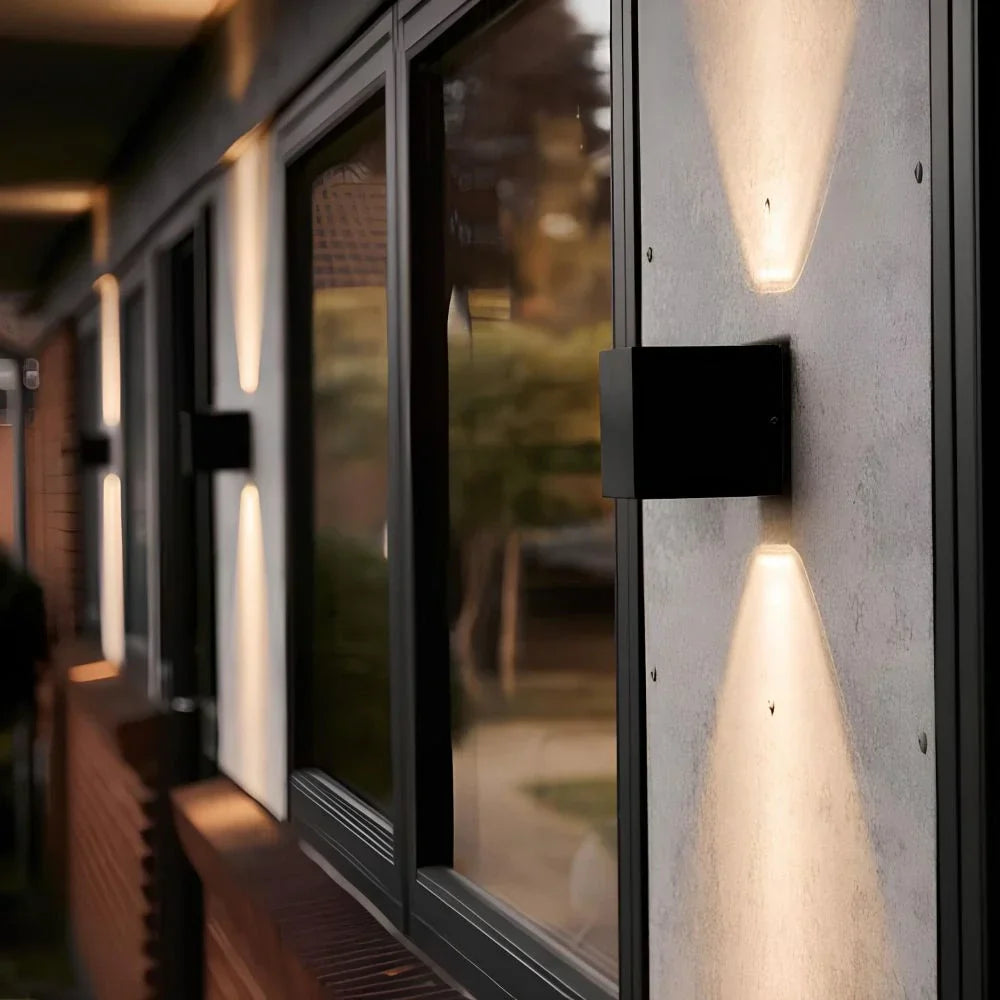 Skanto | Moderne svart aluminium vegglampe